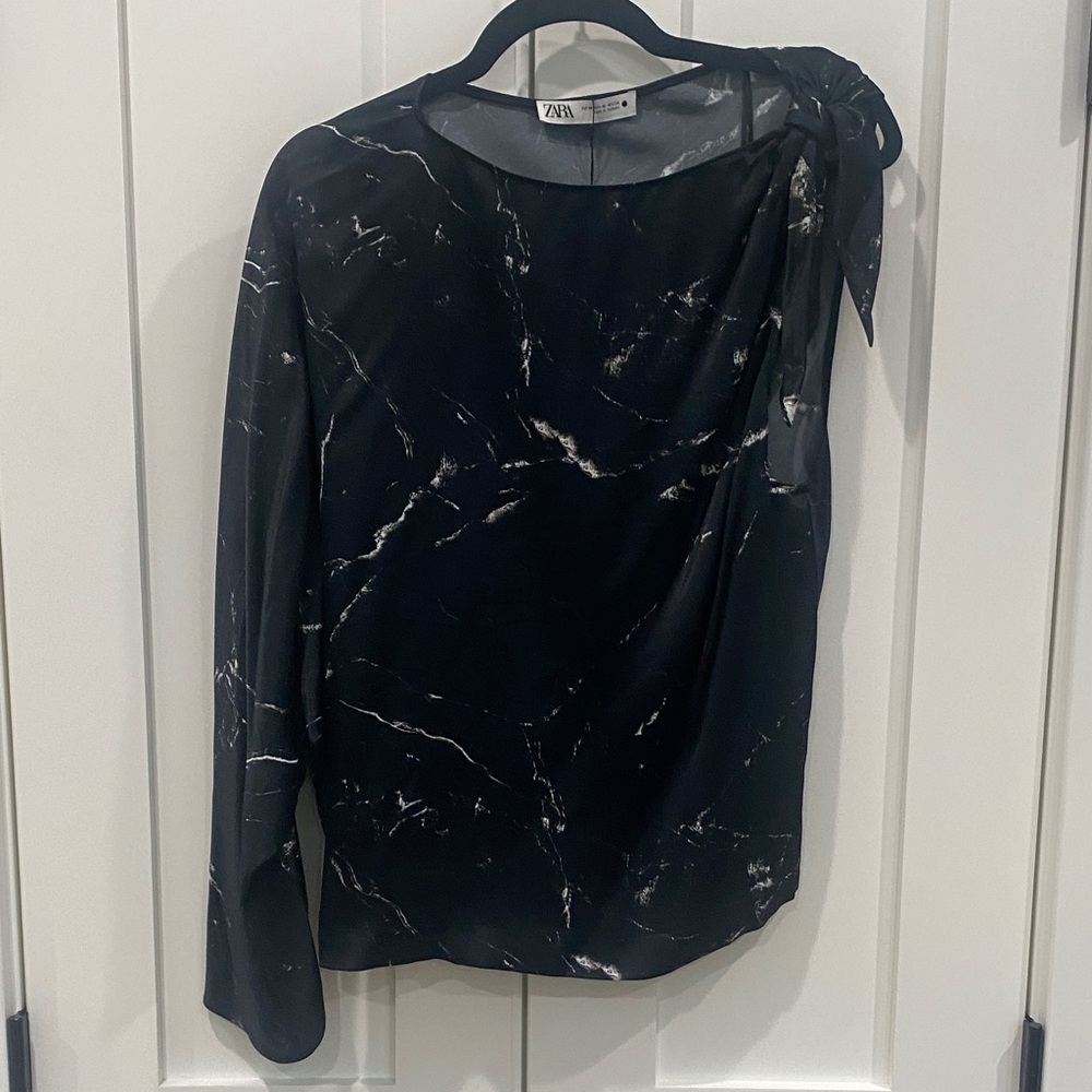 Zara Black and White Patterned Asymmetrical Top